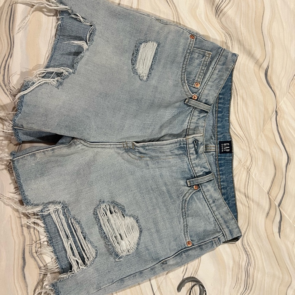 Gap shorts size: 28